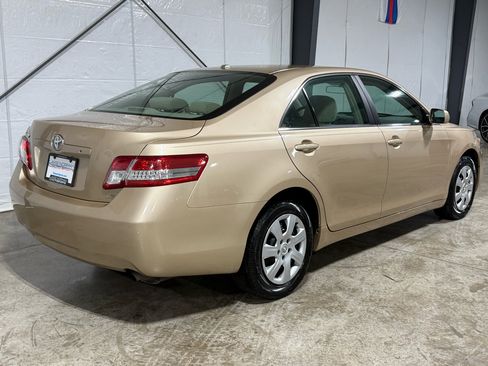 Used 2010 Toyota Camry SE image 8