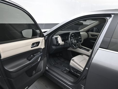 Used 2022 Nissan Pathfinder SL w/ SL Premium Package AWD/4WD image 16