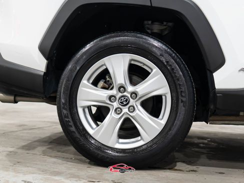 Used 2020 Toyota RAV4 LE image 11