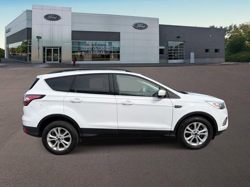 Used 2017 Ford Escape SE w/ Equipment Group 201A FWD image 10