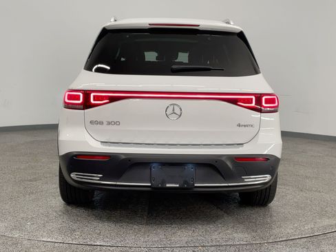 Used 2023 Mercedes-Benz EQB 300 4MATIC image 9