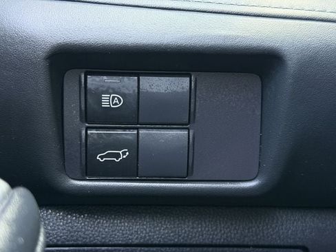 Used 2022 Toyota Highlander XLE FWD image 22