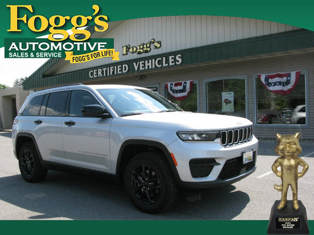 Used 2024 Jeep Grand Cherokee Laredo X w/ Luxury Tech Group I AWD/4WD image 1
