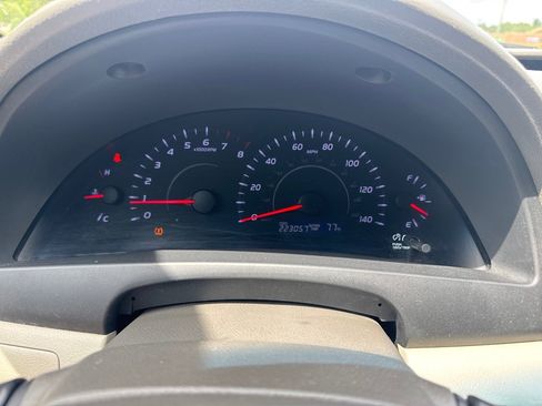 Used 2010 Toyota Camry image 21