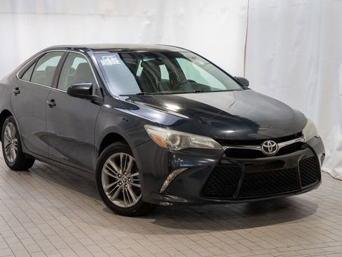 Used 2015 Toyota Camry SE image 1