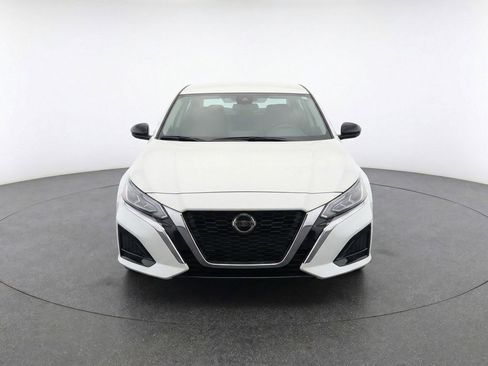 Used 2025 Nissan Altima 2.5 SV FWD image 2