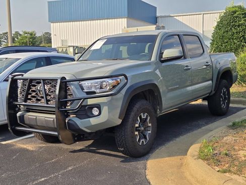 Used 2022 Toyota Tacoma TRD Off-Road w/ Technology Package AWD/4WD image 3