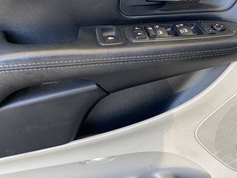 Used 2014 Dodge Grand Caravan SXT FWD image 32