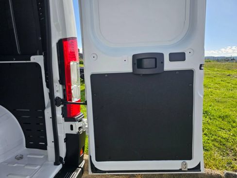 Used 2026 RAM ProMaster 2500 w/ Convenience Group FWD image 18