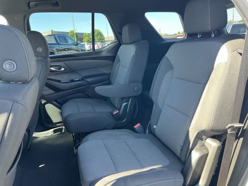 Used 2023 Chevrolet Traverse LT FWD image 23