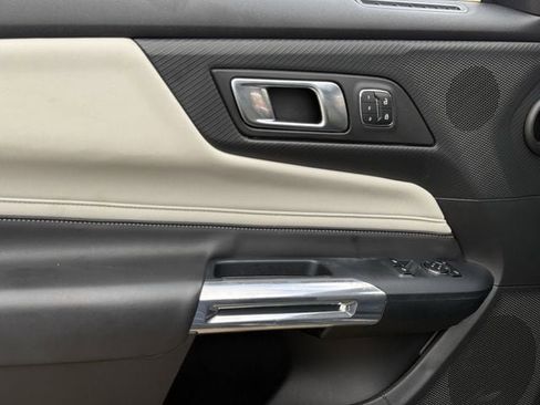 Used 2025 Ford Mustang Premium image 22