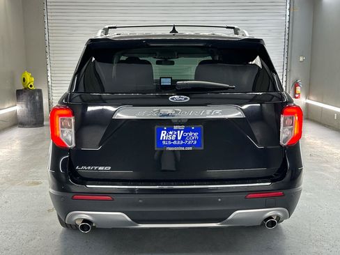 Used 2022 Ford Explorer Limited w/ Limited Technology Package RWD image 7