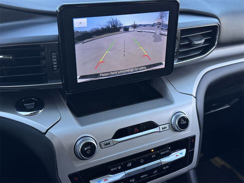 Used 2022 Ford Explorer XLT w/ Equipment Group 202A image 19