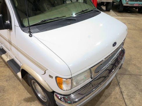 Used 2002 Ford E-150 and Econoline 150 RWD image 18