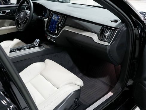 Used 2023 Volvo V60 B5 Cross Country Ultimate w/ Climate Package image 19