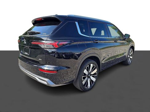 New 2025 Mitsubishi Outlander AWD image 4
