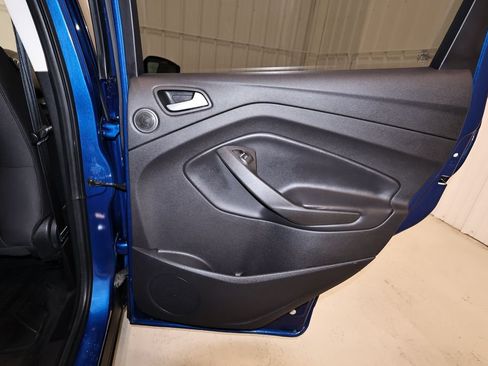 Used 2017 Ford Escape SE w/ Equipment Group 201A AWD/4WD image 16
