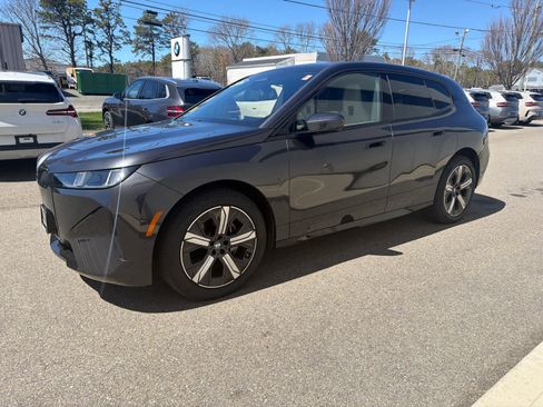 Used 2026 BMW iX xDrive45 w/ Premium Package AWD/4WD image 4