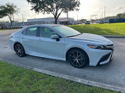 Used 2024 Toyota Camry SE FWD image 8