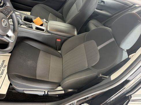 Used 2025 Nissan Sentra SV FWD image 10