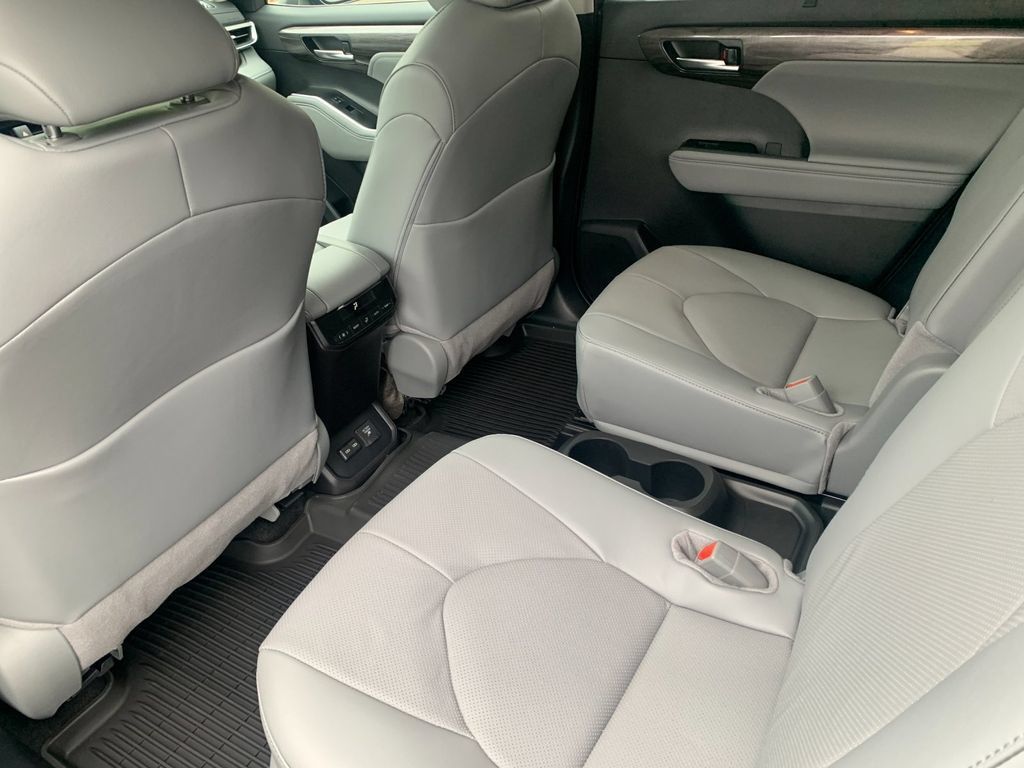 New 2026 Toyota Highlander Limited AWD/4WD image 13