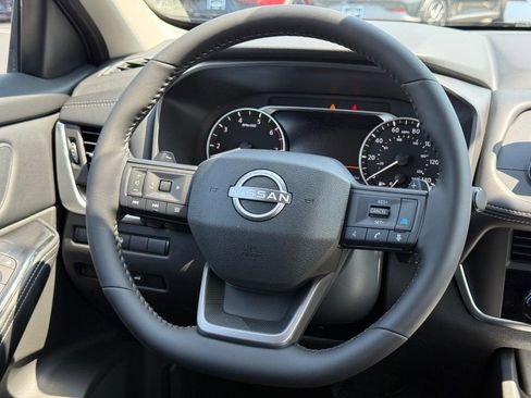 Used 2026 Nissan Rogue SV FWD image 7