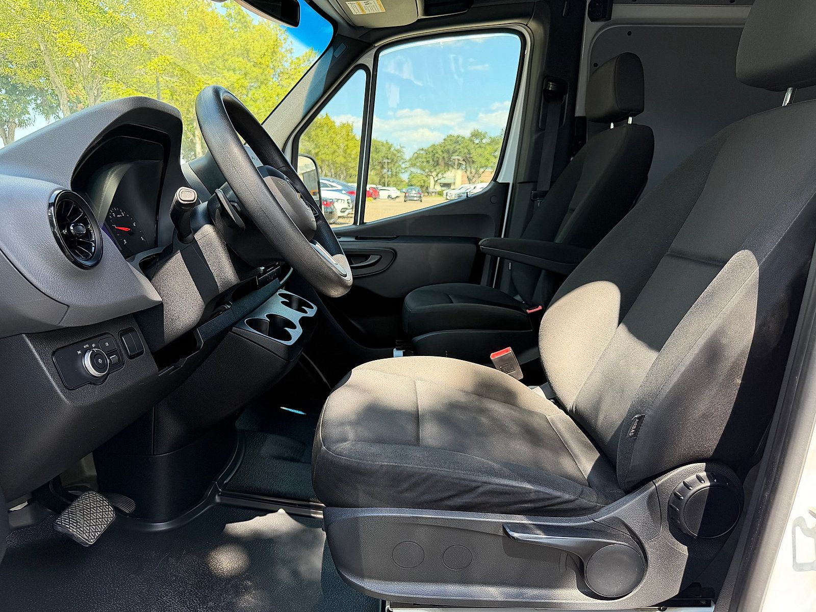 Used 2021 Mercedes-Benz Sprinter 2500 image 8