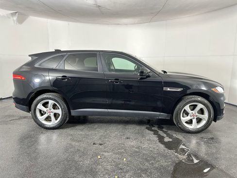 Used 2018 Jaguar F-PACE Premium image 13