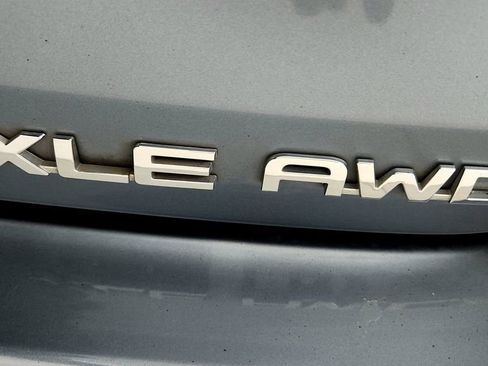 Used 2022 Toyota Highlander XLE AWD/4WD image 14