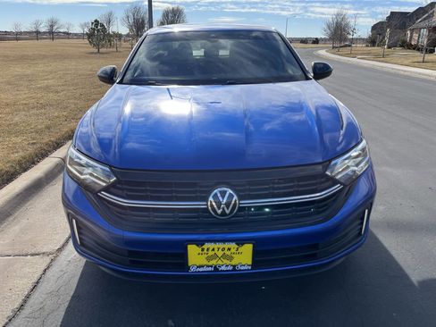 Used 2022 Volkswagen Jetta Sport image 2
