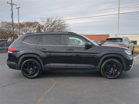 Used 2023 Volkswagen Atlas SE w/ Black Wheel Package image 3