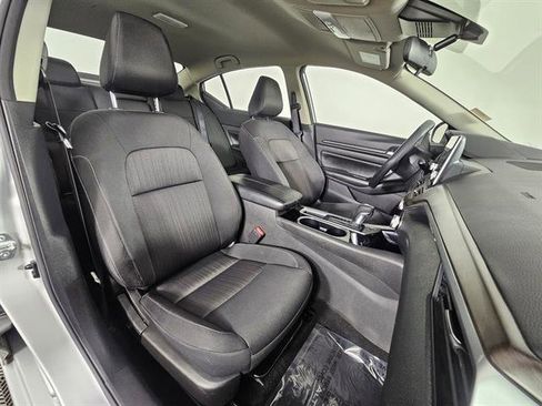 Used 2024 Nissan Altima 2.5 SV image 14