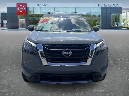 Certified 2025 Nissan Pathfinder Platinum w/ Cargo Package FWD image 2