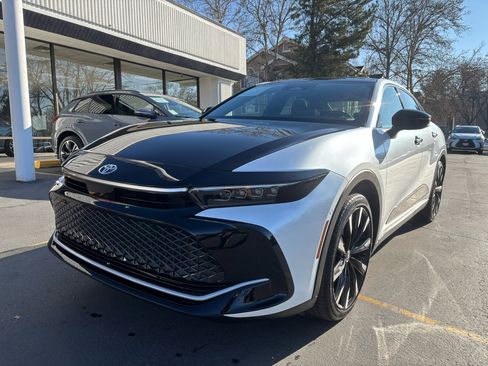 Used 2025 Toyota Crown Platinum image 15