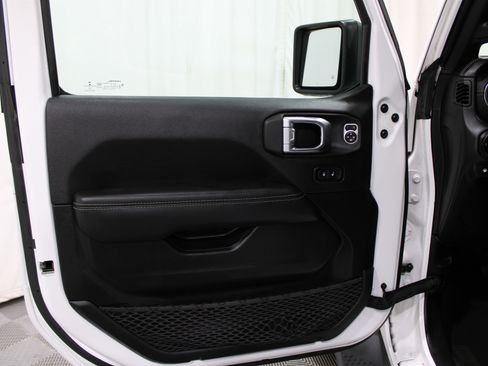 Used 2022 Jeep Wrangler Unlimited Sahara w/ Cold Weather Group image 6