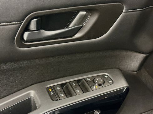 Used 2024 Nissan Pathfinder SV image 15