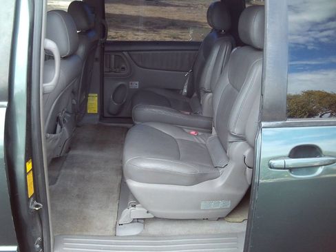 Used 2004 Toyota Sienna XLE image 25