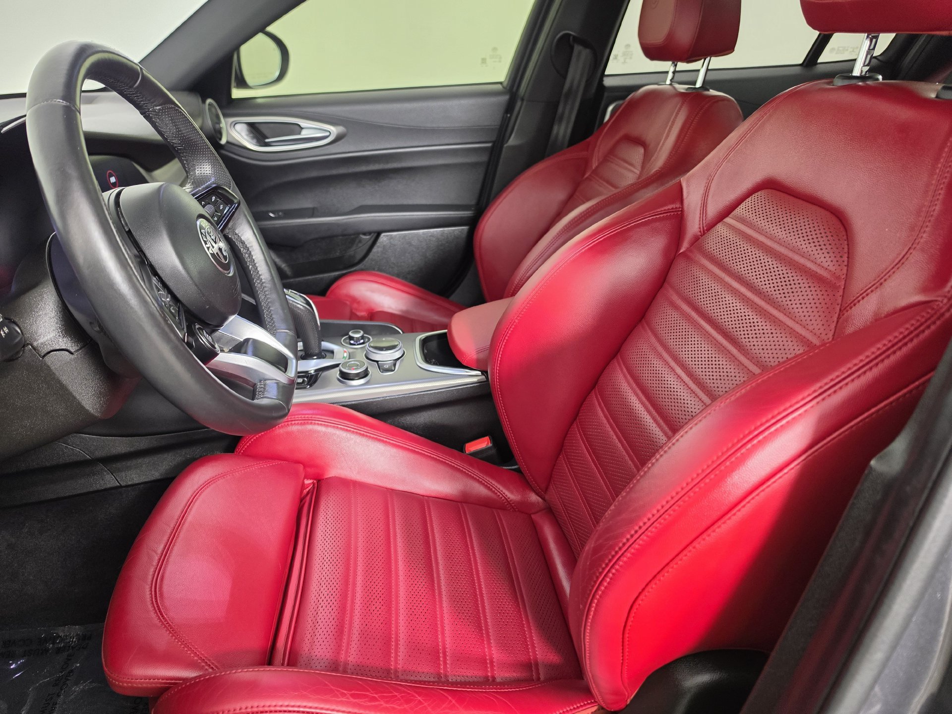 Used 2024 Alfa Romeo Giulia Ti w/ Performance Driving Package RWD image 3