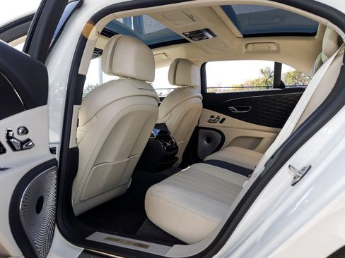 Used 2020 Bentley Flying Spur W12 image 16