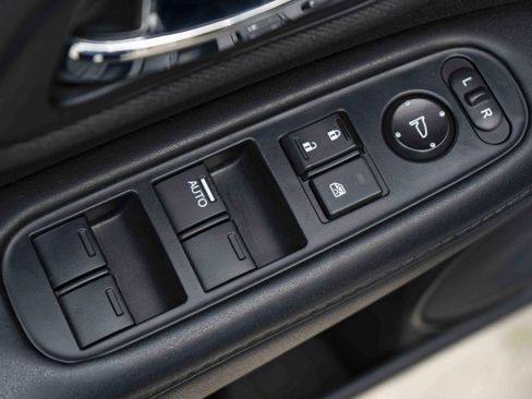 Used 2022 Honda HR-V LX image 35