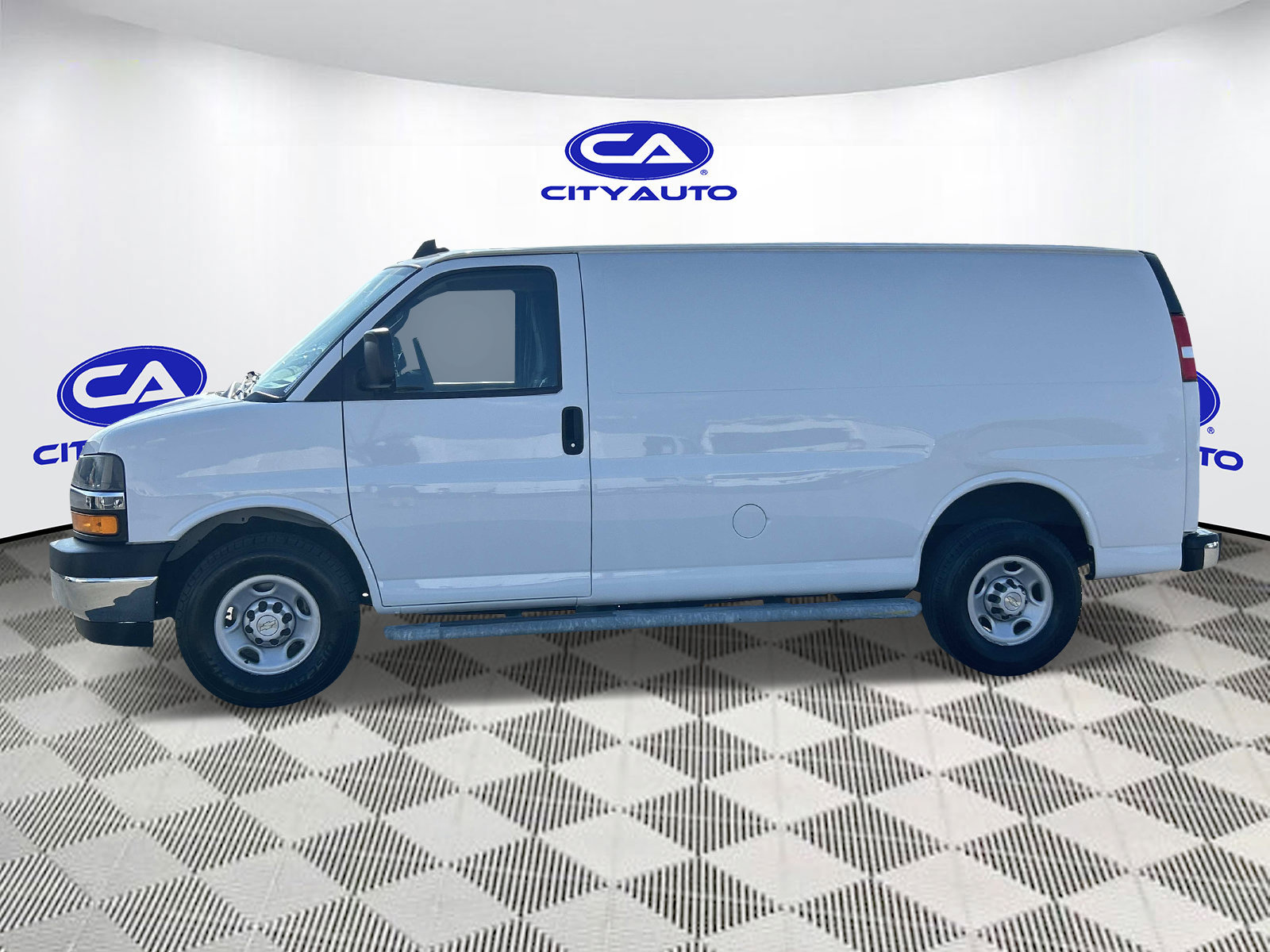 Used 2021 Chevrolet Express 2500 w/ Driver Convenience Package RWD image 8