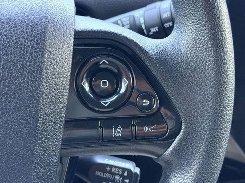 Used 2022 Toyota Prius LE AWD/4WD image 28