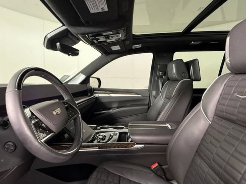 Certified 2026 Cadillac Escalade Platinum Sport w/ LPO, ONYX Package AWD/4WD image 19