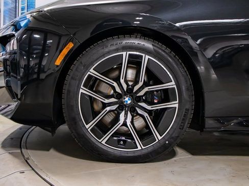 Used 2025 BMW i7 xDrive60 image 7