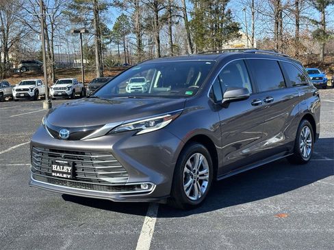 Used 2023 Toyota Sienna Platinum image 23