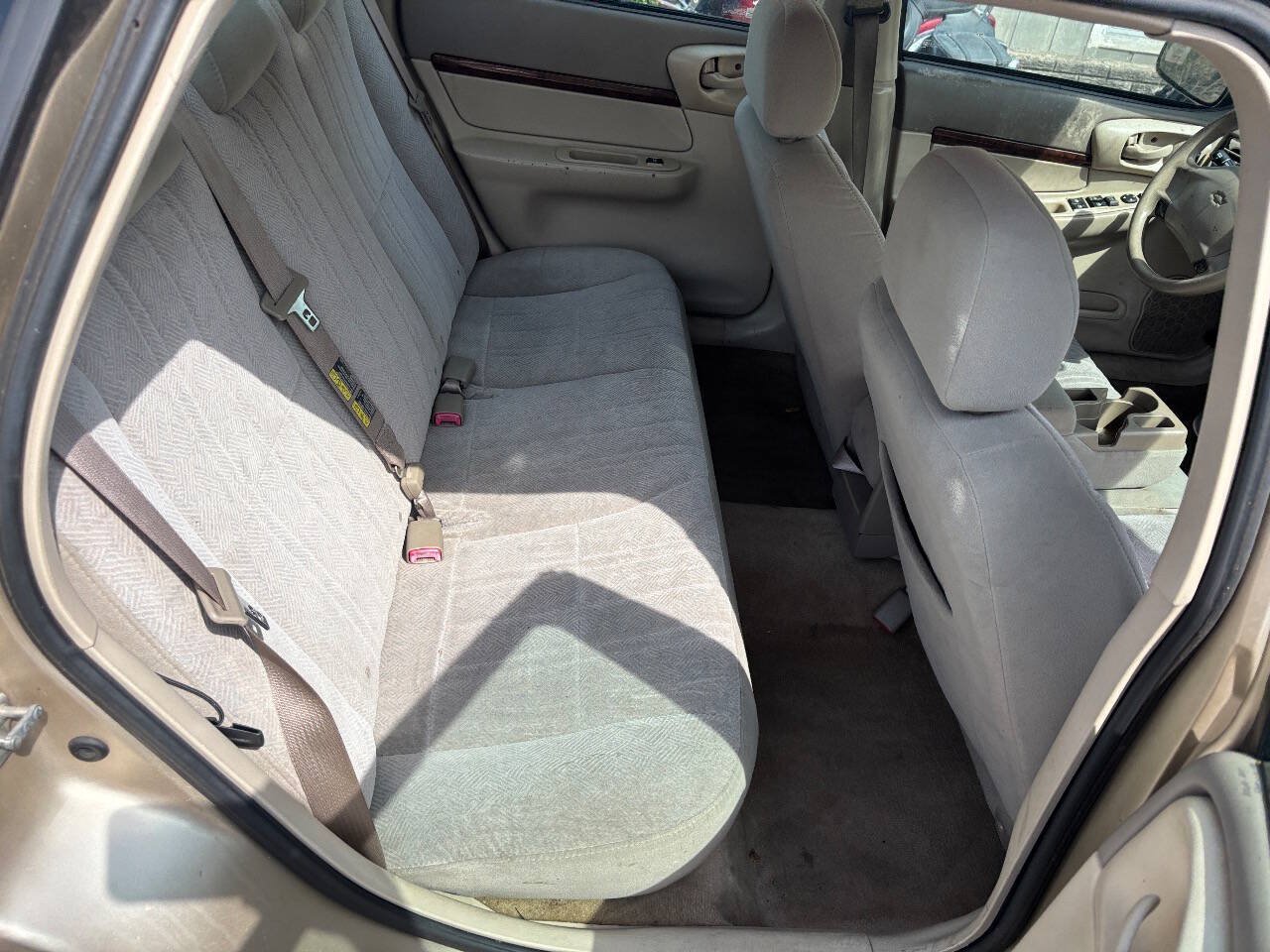 Used 2004 Chevrolet Impala w/ Preferred Equipment Group FWD image 17