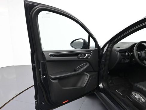 Used 2026 Porsche Macan image 16