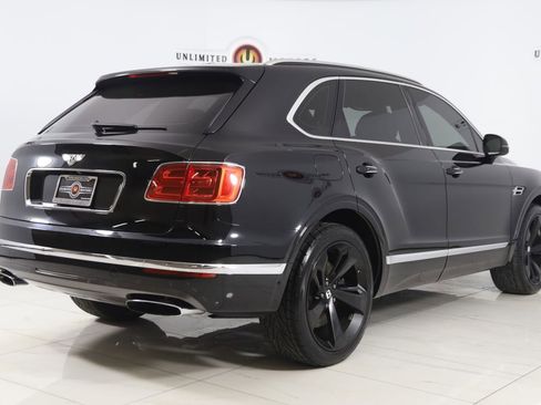Used 2018 Bentley Bentayga image 3