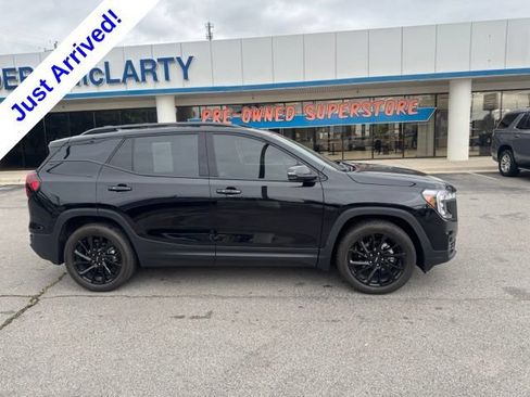 Used 2024 GMC Terrain SLT w/ Elevation Edition FWD image 2