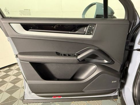 New 2026 Porsche Cayenne image 26